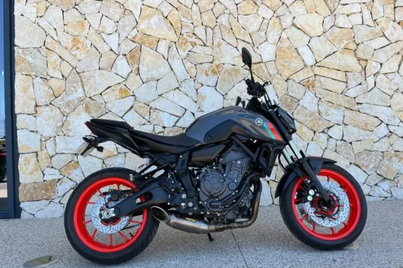 YAMAHA MT MT-07 700 35KW A2 AKRAPOVIC