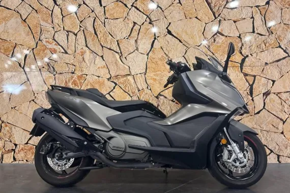 KYMCO Ak 550 .