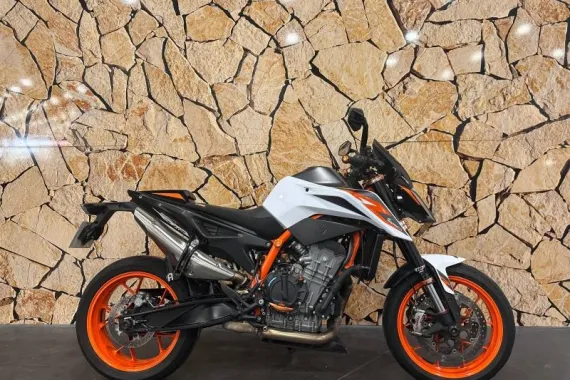 KTM 890 DUKE R .