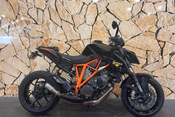 KTM 1290 SUPER DUKE R .