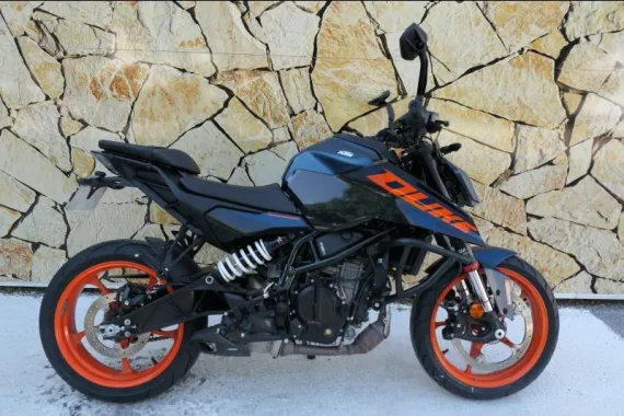 KTM Duke 125 + Silencieux Akrapovic + Options