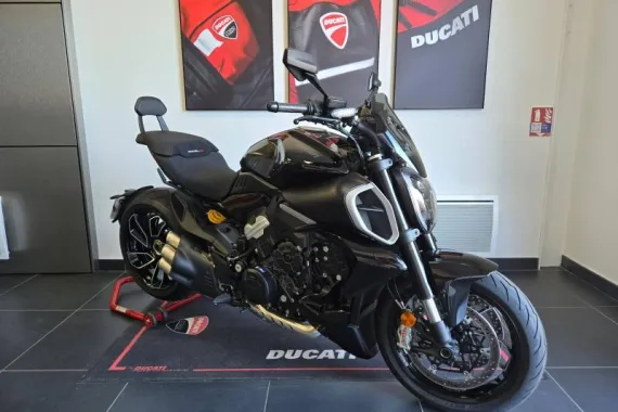 DUCATI Diavel V4