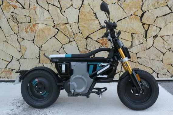 BMW C E02 125cm3 Pack HigLine + Chargeur Rapide CE 02
