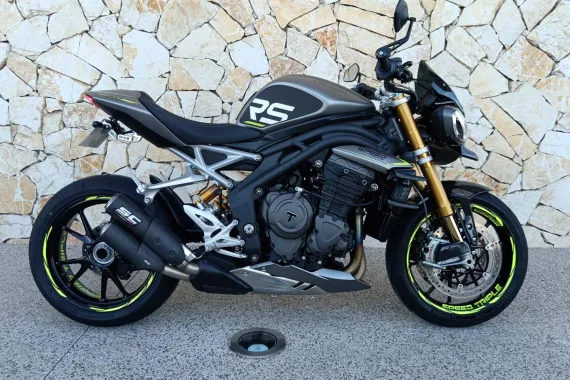 TRIUMPH Speed TRIPLE 1200 RS .