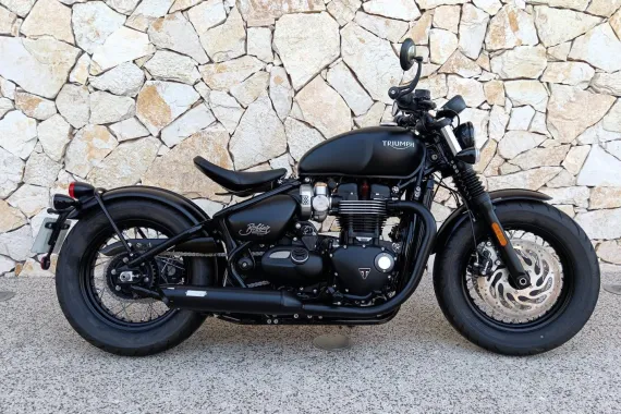 TRIUMPH Bonneville Bobber 1200 Black 230 km + vince&hines