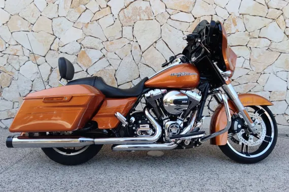HARLEY-DAVIDSON Street Glide Special 1690 Couleur 12/2014