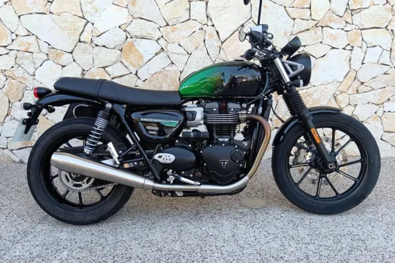 TRIUMPH Speed Twin 900 Green Stealth Edition