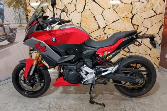 BMW F 900 XR .