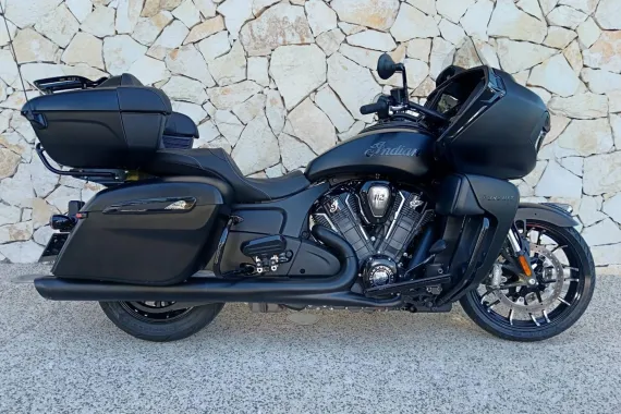 INDIAN Pursuit 1768 Dark Horse 2025  1470km