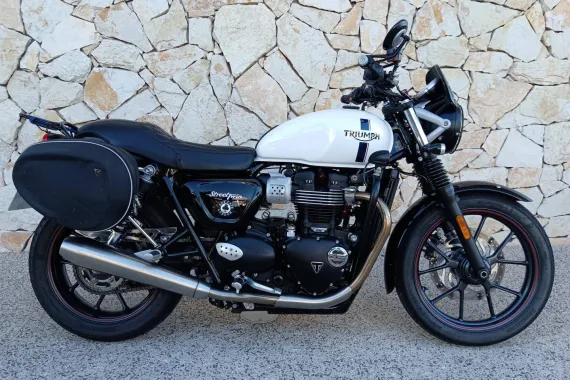TRIUMPH Street Twin 900 ABS beaucoup options