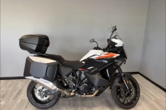 KTM 1390 SUPER ADVENTURE S .