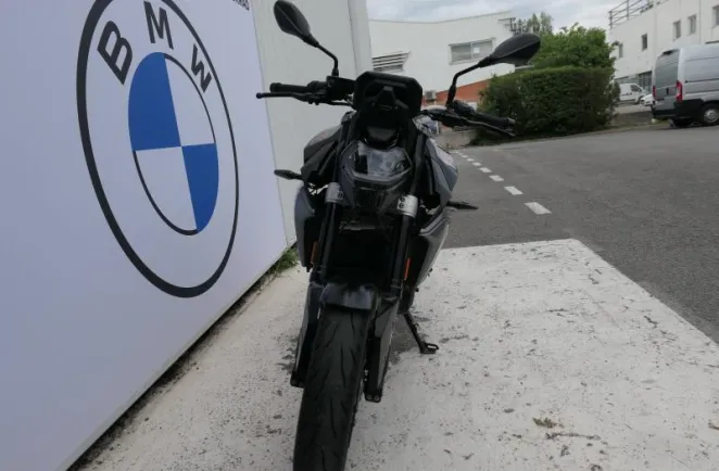 BMW 900 R A2 + Shifter