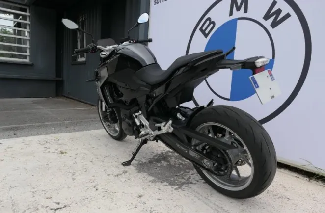 BMW 900 R A2 + Shifter