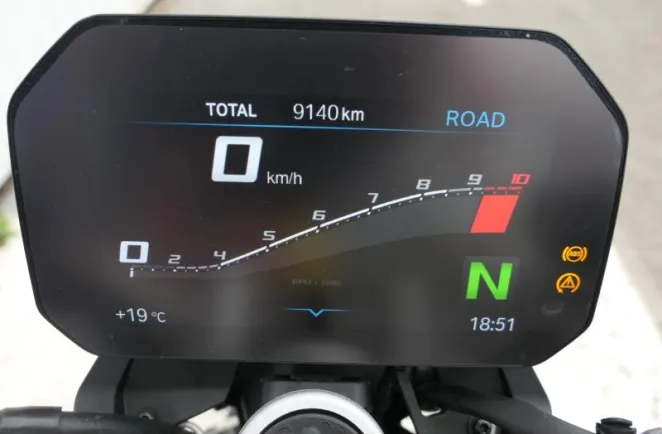 BMW 900 R A2 + Shifter