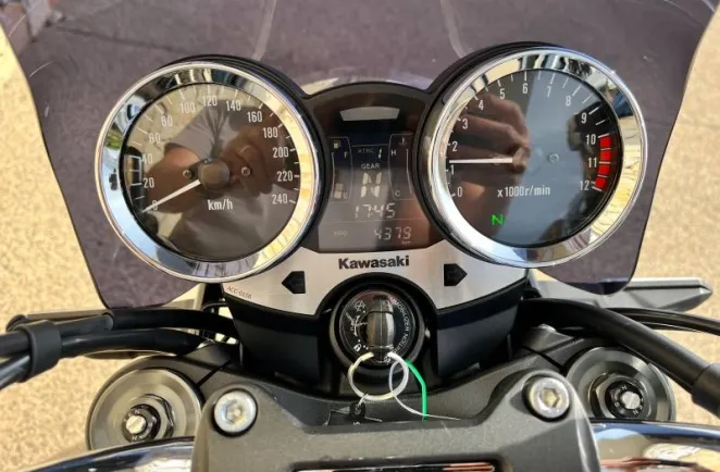 KAWASAKI 900 RS  2024