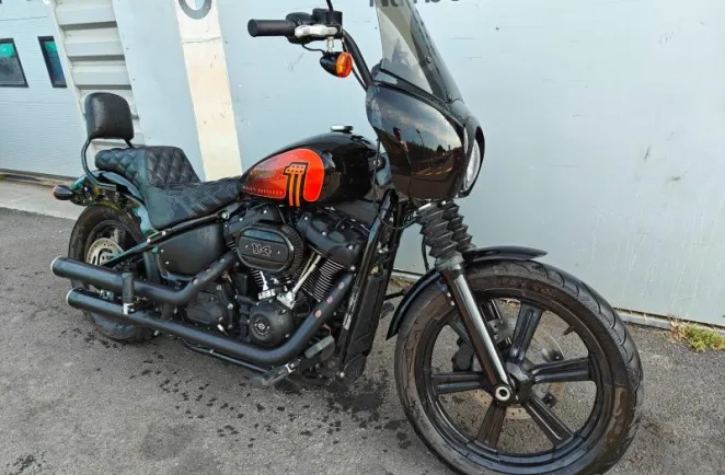 HARLEY-DAVIDSON Custom 1868 Couleur 2022