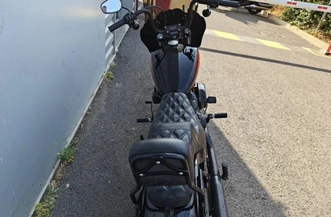 HARLEY-DAVIDSON Custom 1868 Couleur 2022