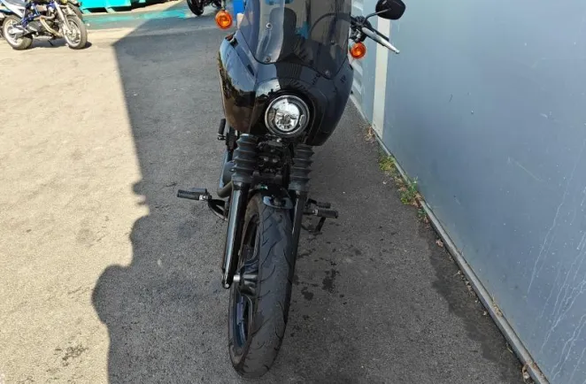 HARLEY-DAVIDSON Custom 1868 Couleur 2022