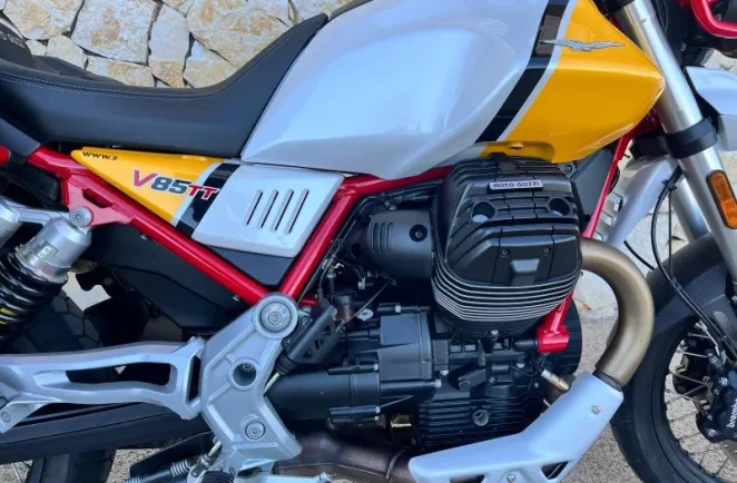 MOTO-GUZZI 850 ABS + TC + OPTIONS