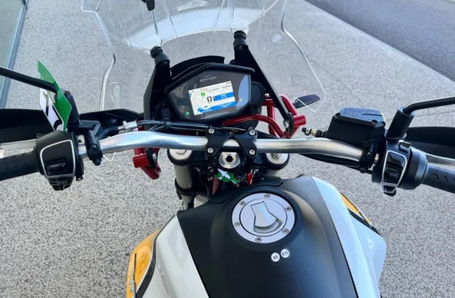 MOTO-GUZZI 850 ABS + TC + OPTIONS