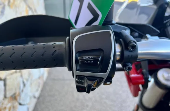 MOTO-GUZZI 850 ABS + TC + OPTIONS