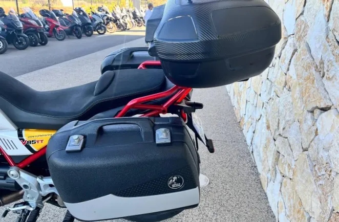 MOTO-GUZZI 850 ABS + TC + OPTIONS