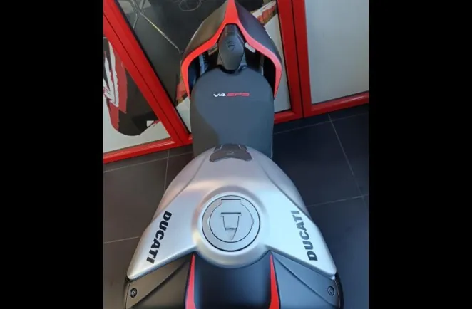 DUCATI 1103 Streetfighter V4 SP2