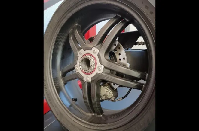 DUCATI 1103 Streetfighter V4 SP2