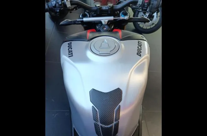 DUCATI 1103 Streetfighter V4 SP2