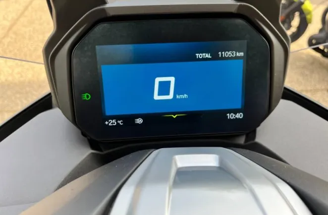 BMW 400 GT Euro 5 + top case