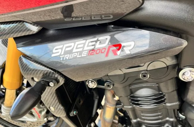 TRIUMPH 1200 RR