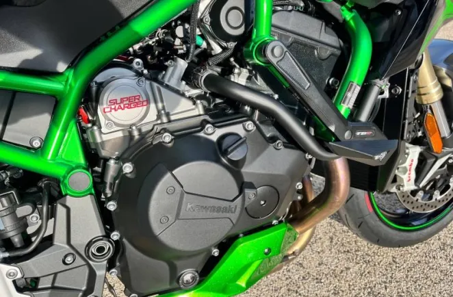 KAWASAKI 1000 H2 SE 2023 VERSION PERFORMANCE
