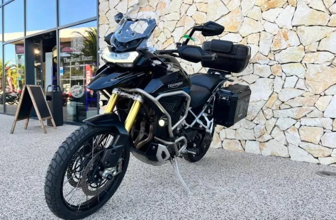 TRIUMPH 1200 Rally Explorateur FULL OPTIONS