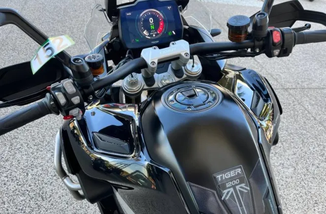 TRIUMPH 1200 Rally Explorateur FULL OPTIONS
