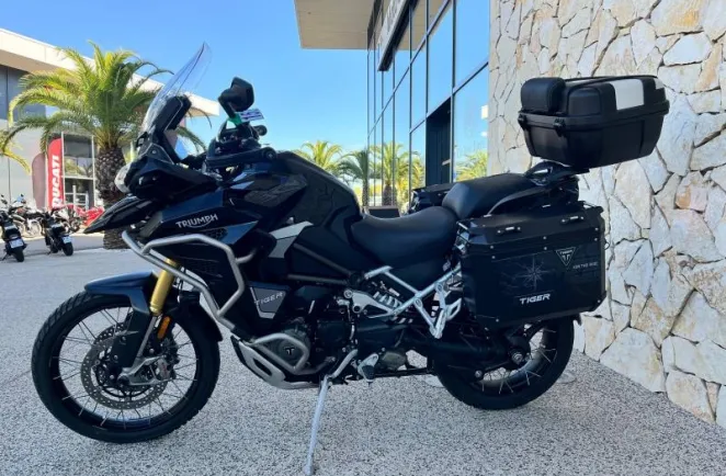 TRIUMPH 1200 Rally Explorateur FULL OPTIONS