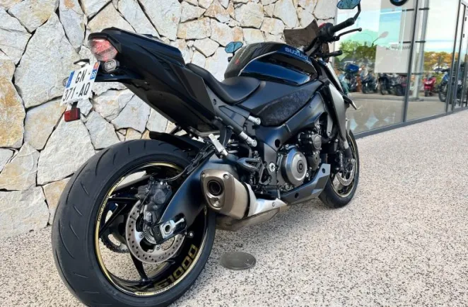 SUZUKI 1000 2023 + OPTIONS