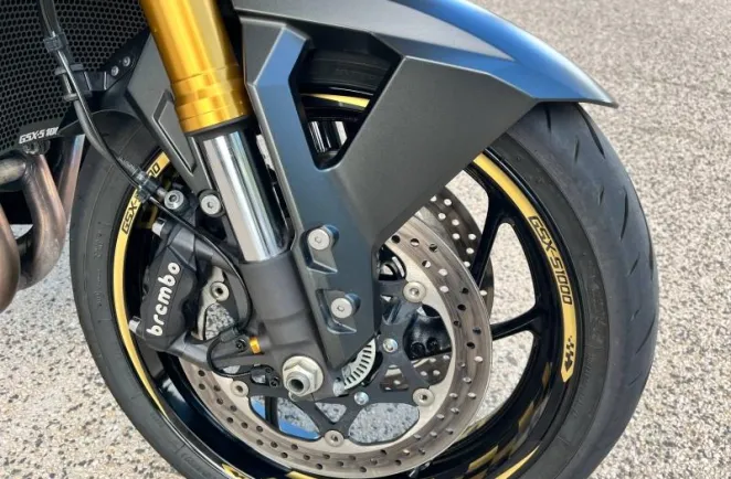 SUZUKI 1000 2023 + OPTIONS