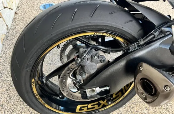 SUZUKI 1000 2023 + OPTIONS