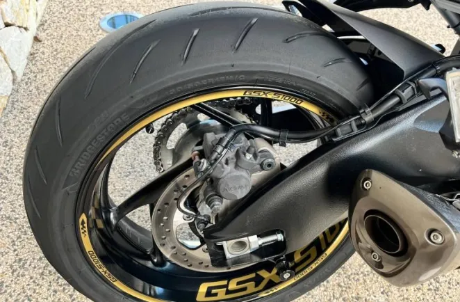 SUZUKI 1000 2023 + OPTIONS