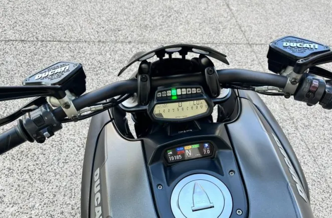 DUCATI Diavel 1200 Carbon ABS 2017