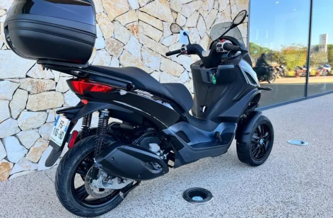 PIAGGIO 300 HPE ABS ASR + TOP CASE