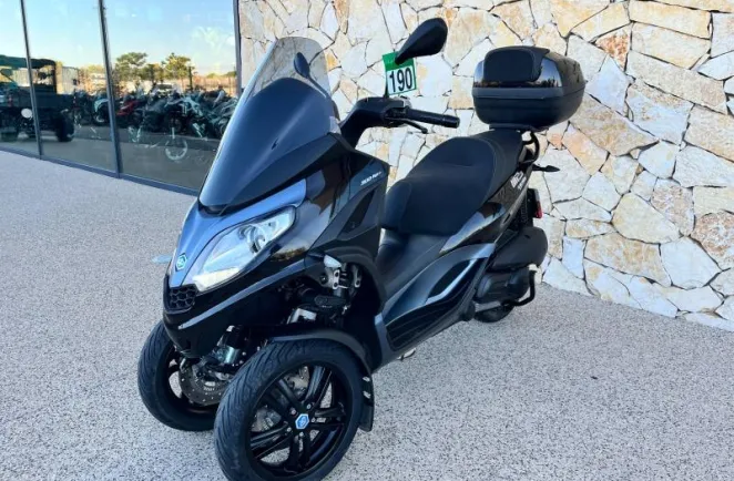 PIAGGIO 300 HPE ABS ASR + TOP CASE