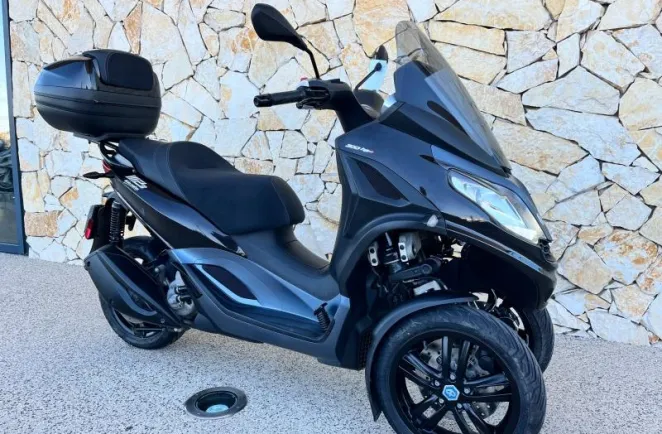 PIAGGIO 300 HPE ABS ASR + TOP CASE