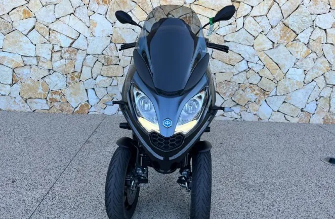 PIAGGIO 300 HPE ABS ASR + TOP CASE