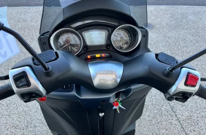 PIAGGIO 300 HPE ABS ASR + TOP CASE