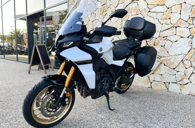 YAMAHA 9 900 GT 2024.  + top case et Akrapovic