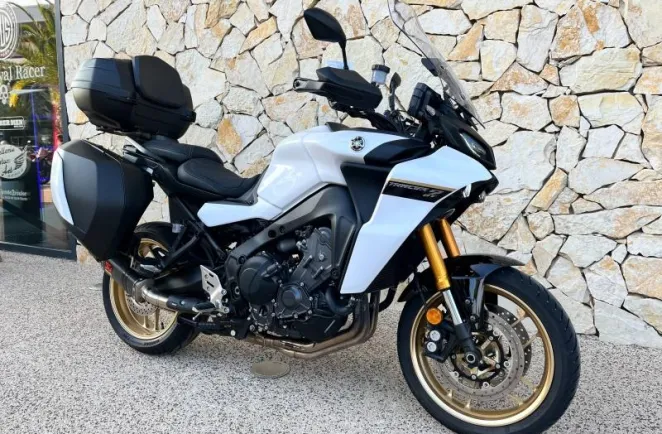 YAMAHA 9 900 GT 2024.  + top case et Akrapovic