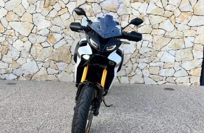 YAMAHA 9 900 GT 2024.  + top case et Akrapovic