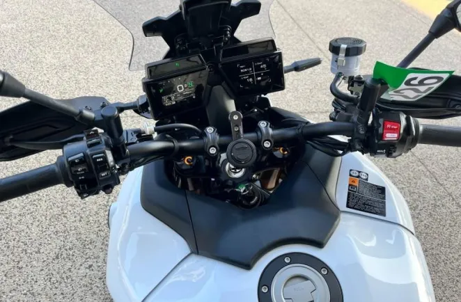 YAMAHA 9 900 GT 2024.  + top case et Akrapovic