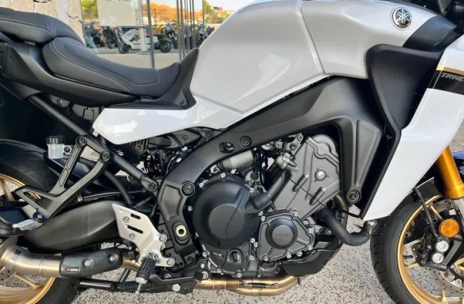 YAMAHA 9 900 GT 2024.  + top case et Akrapovic